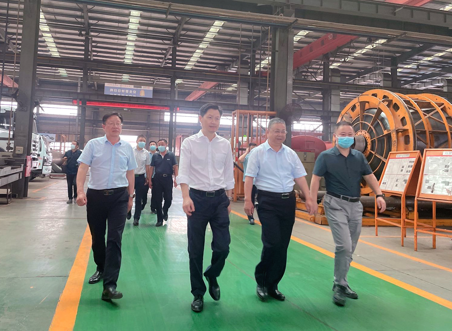 市委常委、常務(wù)副市長(zhǎng)甘國(guó)棟一行蒞臨楚勝汽車集團(tuán)調(diào)研